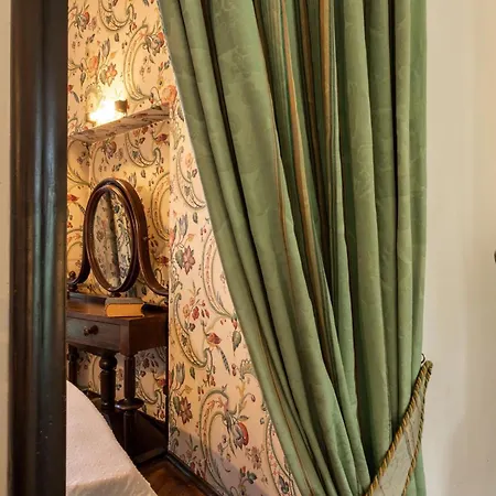 Rocchetta By Halldis Villa *